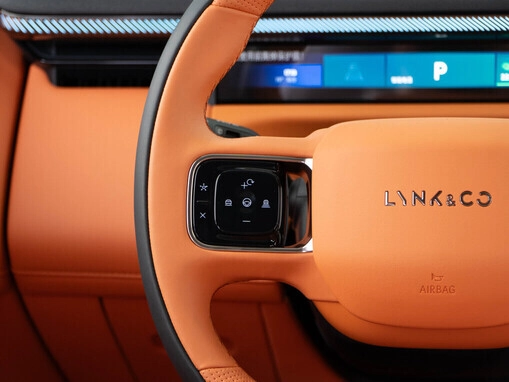 Lynk & Co 900