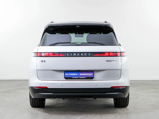 Lynk & Co 900