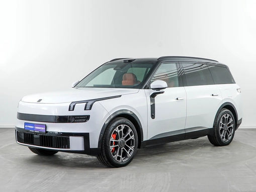 Lynk & Co 900