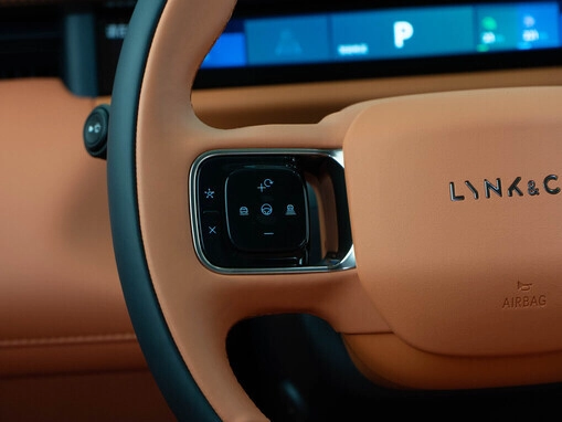 Lynk & Co 900