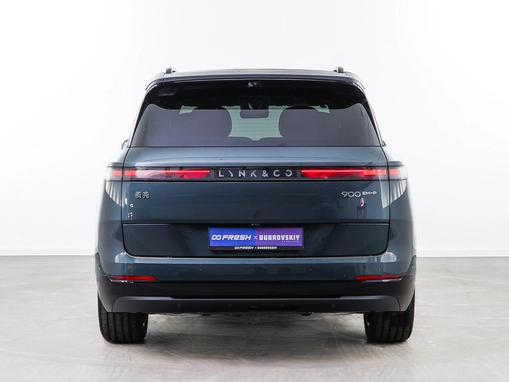 Lynk & Co 900