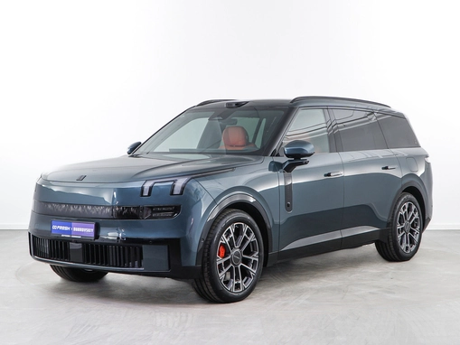 Lynk & Co 900