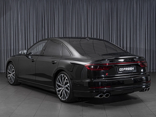 Audi S8
