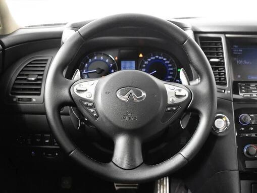 Infiniti QX70
