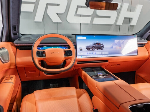 Lynk & Co 900