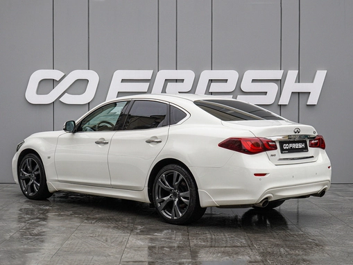 Infiniti Q70