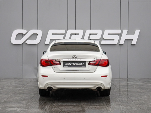 Infiniti Q70