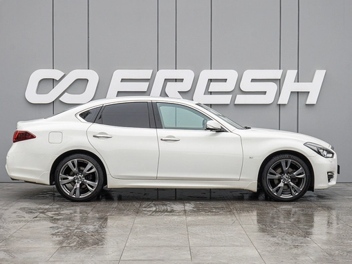 Infiniti Q70
