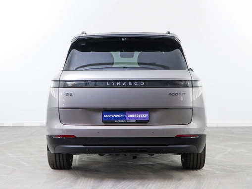 Lynk & Co 900