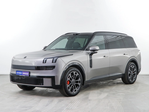 Lynk & Co 900