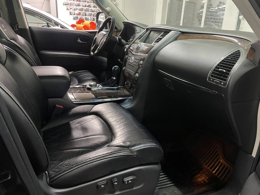 Infiniti QX56