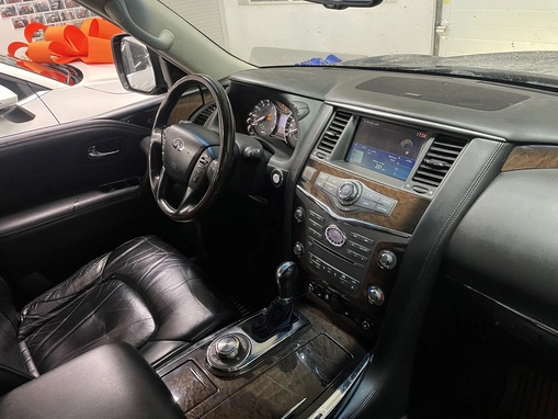 Infiniti QX56