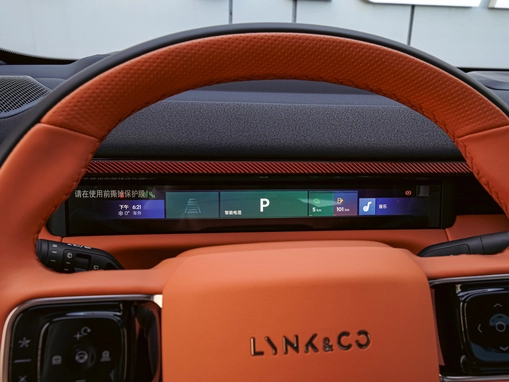 Lynk & Co 900