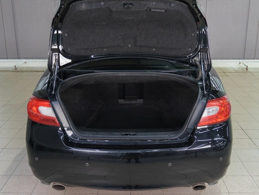 Infiniti M