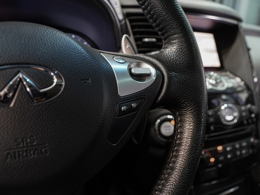 Infiniti QX70
