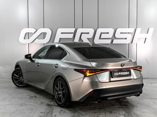 Lexus IS