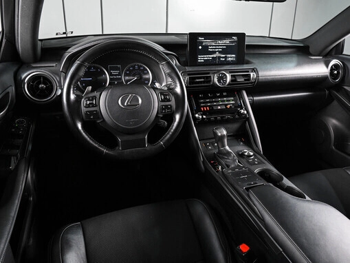 Lexus IS