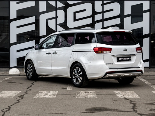 Kia Carnival