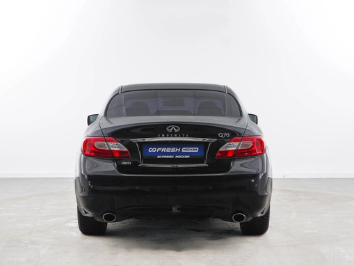 Infiniti Q70