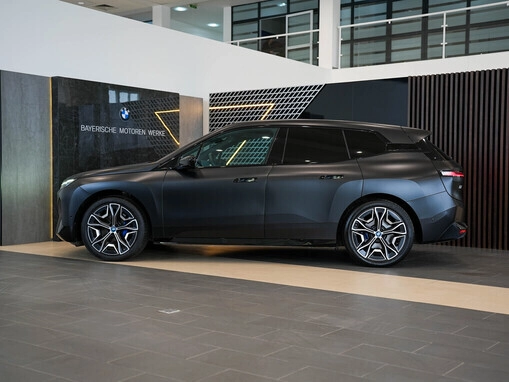 BMW iX