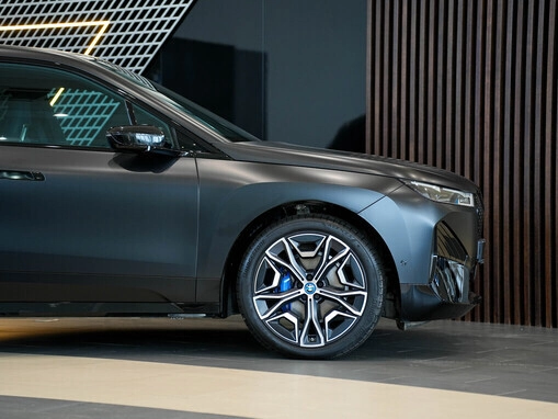 BMW iX