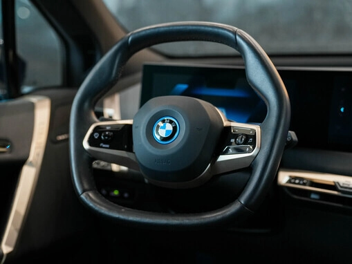 BMW iX