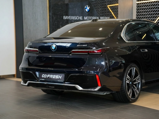 BMW i7