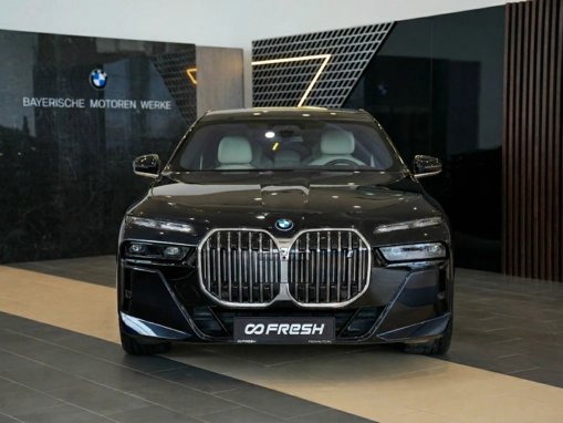 BMW i7