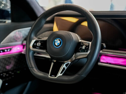 BMW i7