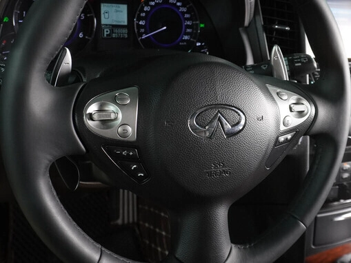 Infiniti QX70