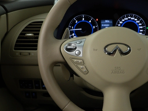 Infiniti QX70