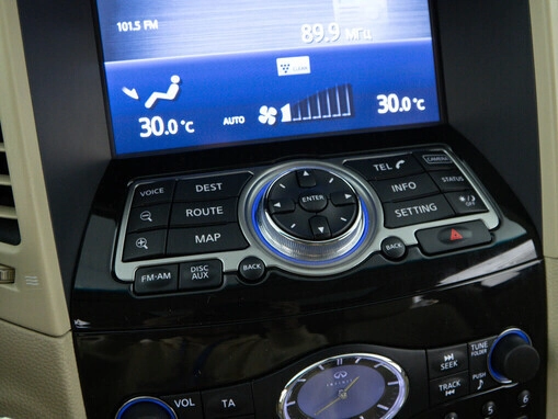 Infiniti QX70